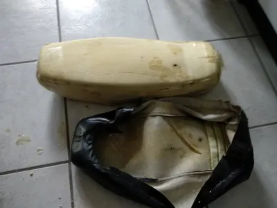 La selle d'origine avant réfection