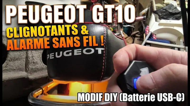 Miniature de la vidéo : la selle Peugeot éclairée et la télécommande des clignotants